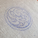 Broderikit: Ornamentpung incl. helt færdigsyet foer med isyet lynlås.